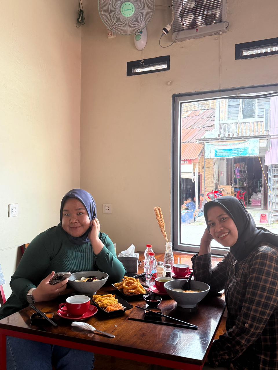 Cerita Manis di Sudut jendela